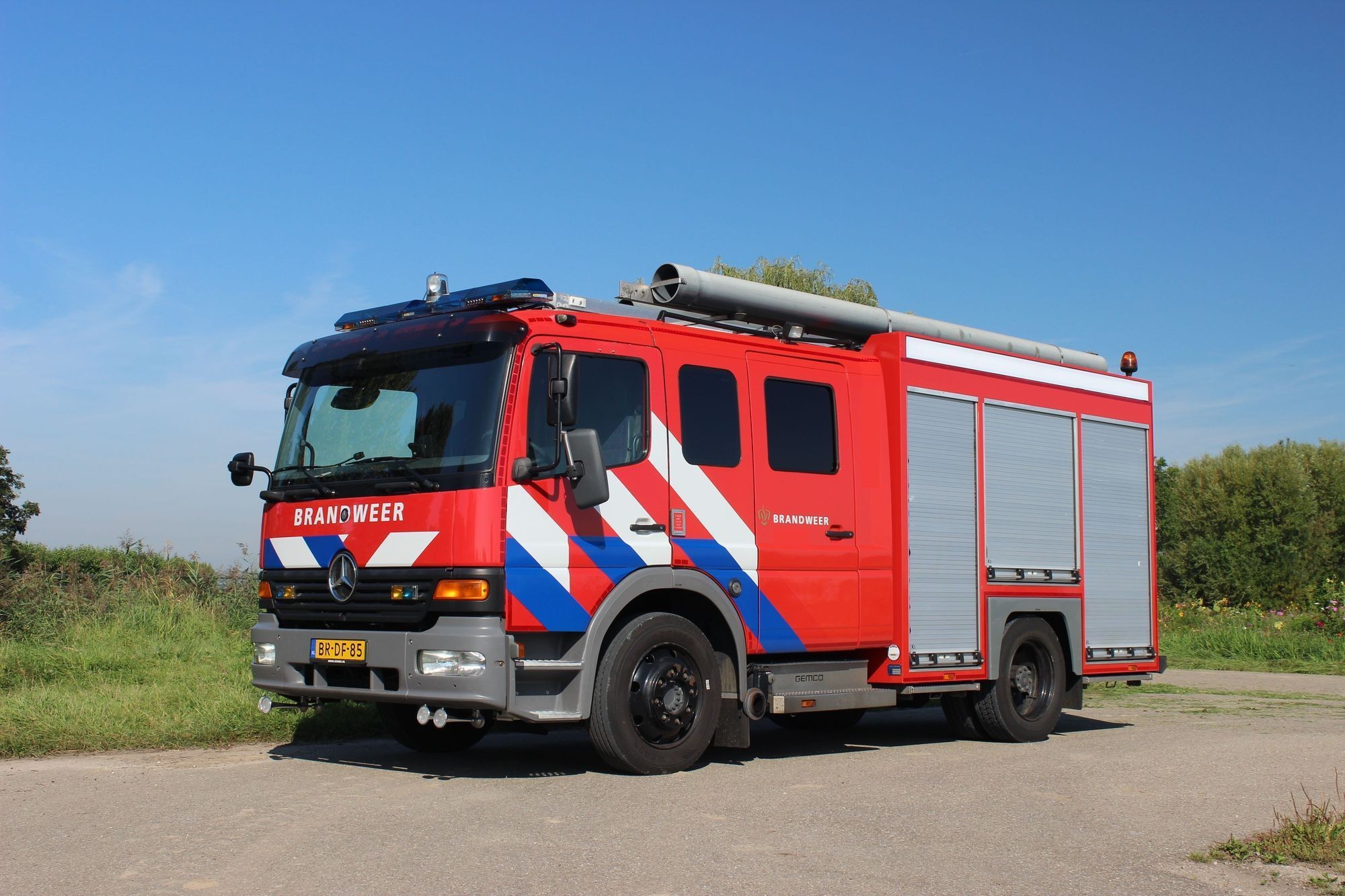 KD 599 - Mercedes Benz (BR-DF-85) tankautospuit